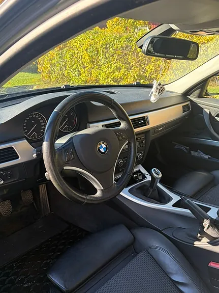 BMW 320D 2009 photo 4