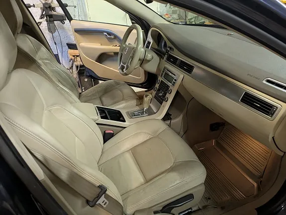 Volvo V70 2010 photo 2