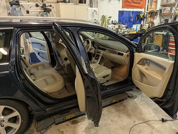 Volvo V70 2010 photo 3