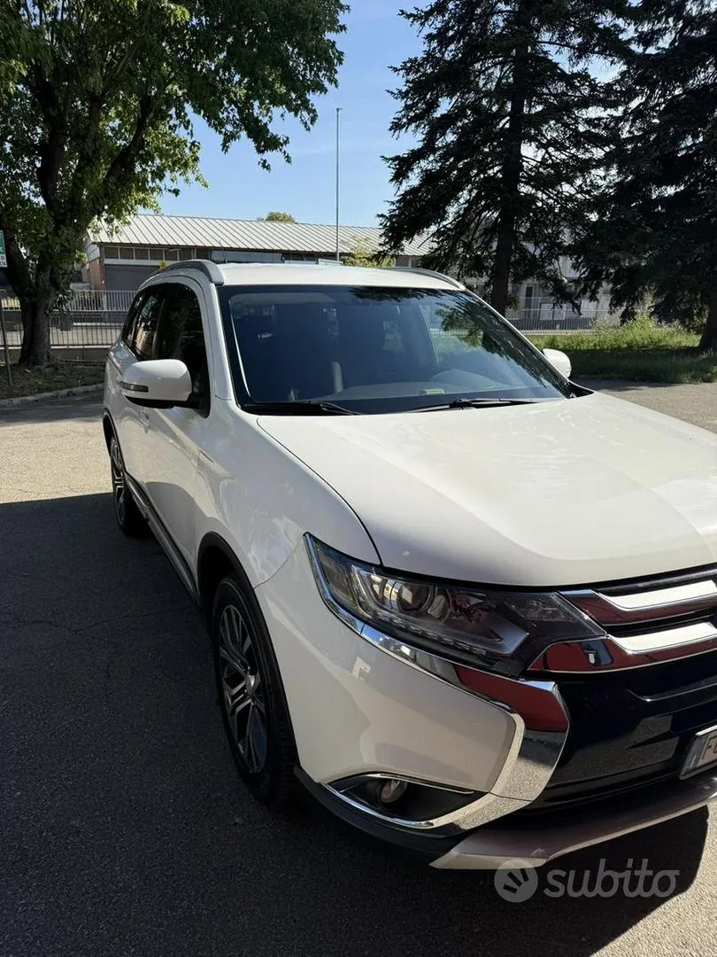 Mitsubishi Outlander 2017 photo 2
