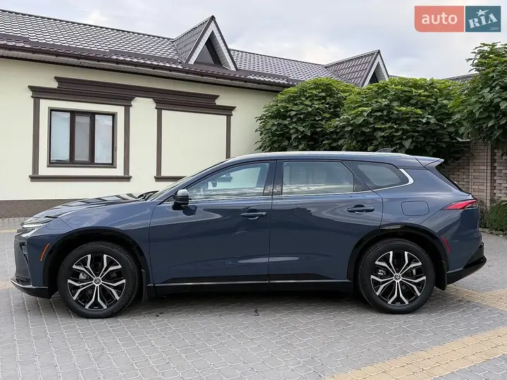 Toyota Crown 2024 photo 3