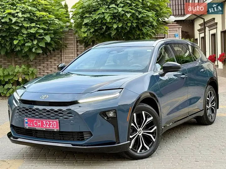 Toyota Crown 2024 photo 2