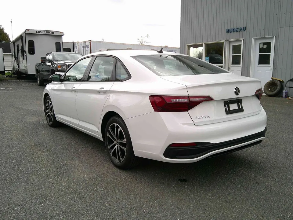Volkswagen Jetta 2024 photo 3