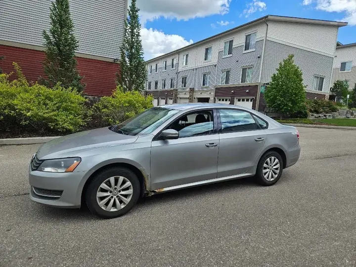 Volkswagen Passat 2013 photo 2