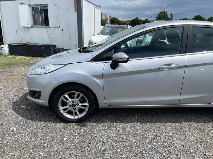 Ford Fiesta 2014 photo 4
