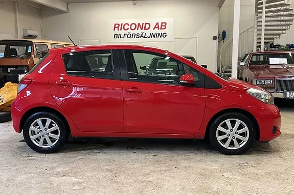 Toyota Yaris 2013 photo 2