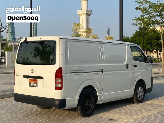 Toyota Hiace 2016 photo 2