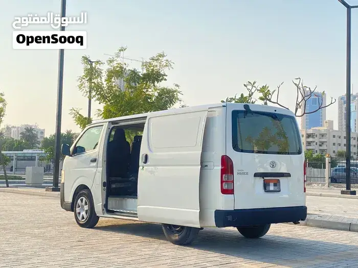 Toyota Hiace 2016 photo 3