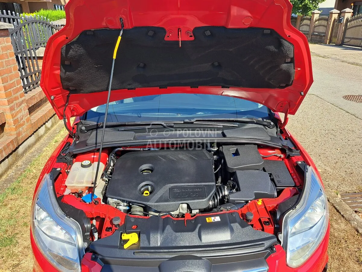 Ford Focus 2011 photo 2