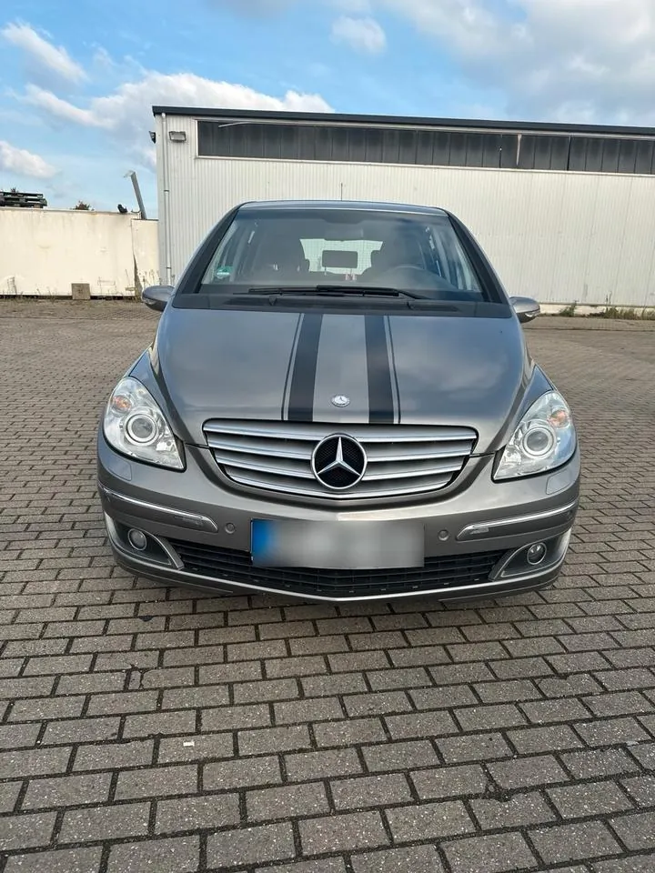 Mercedes-Benz B200