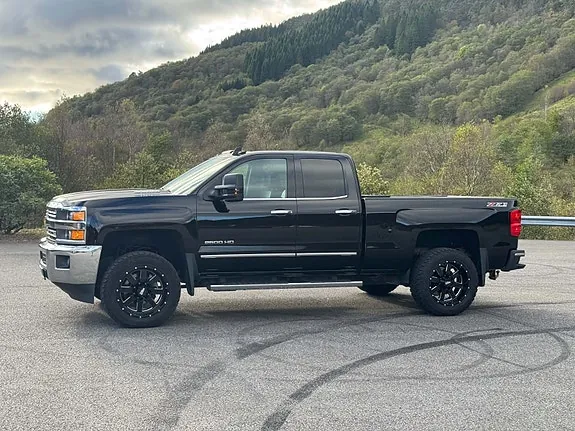 Chevrolet Silverado 2500 2015 photo 2