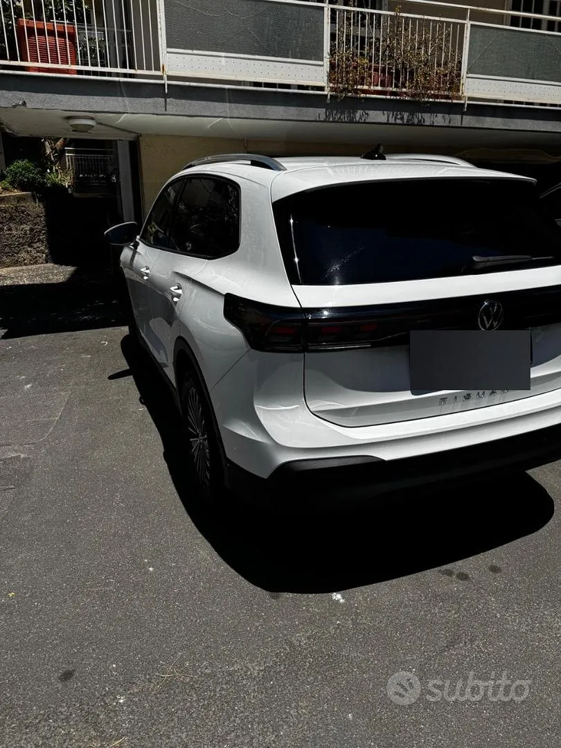 Volkswagen Tiguan 2024 photo 2