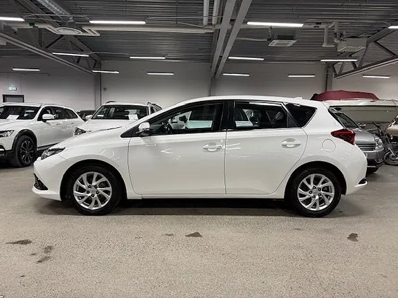 Toyota Auris 2017 photo 2