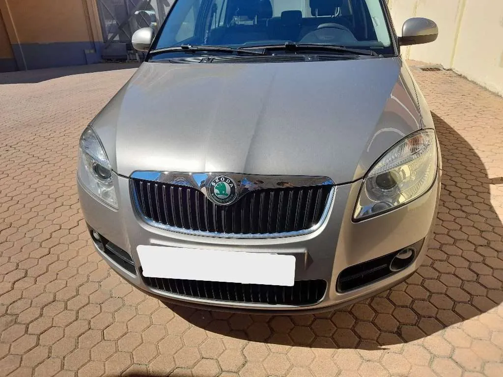 Skoda Fabia 2011 photo 3
