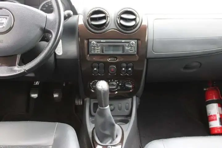 Dacia Duster 2012 photo 4