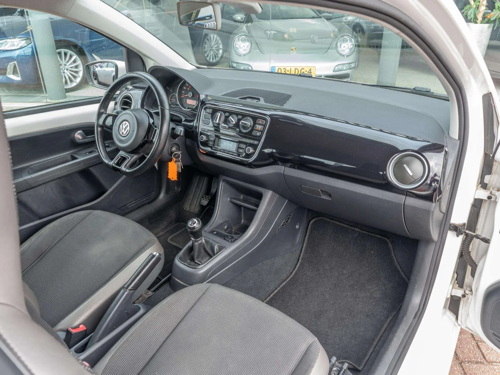 Volkswagen Up 2012 photo 3