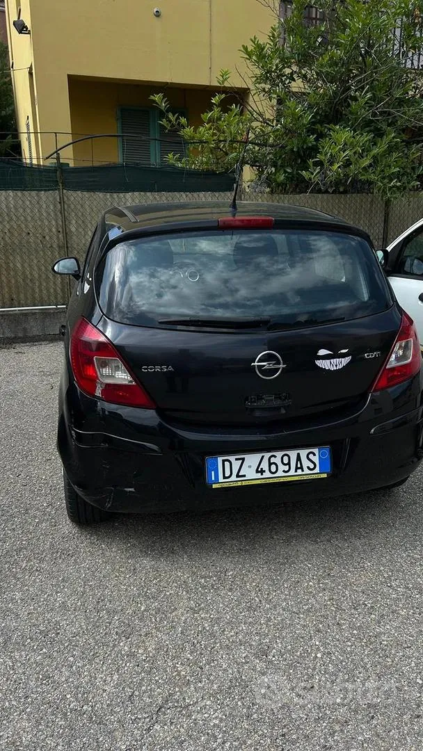 Opel Corsa 2010 photo 2