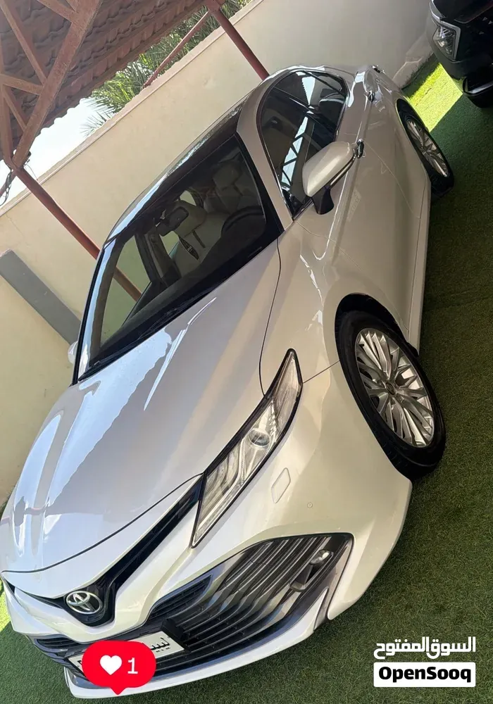 Toyota Camry 2020 photo 2
