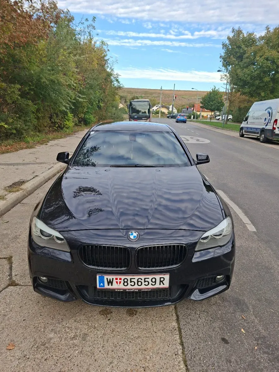 BMW 5 Series 2011 photo 2