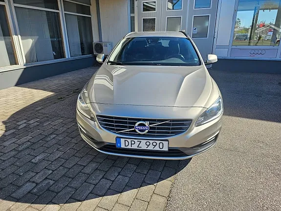 Volvo V60 2015 photo 2