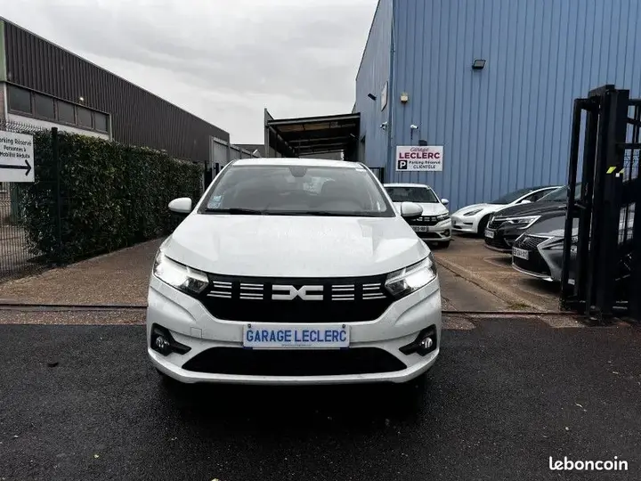 Dacia Sandero 2023 photo 2