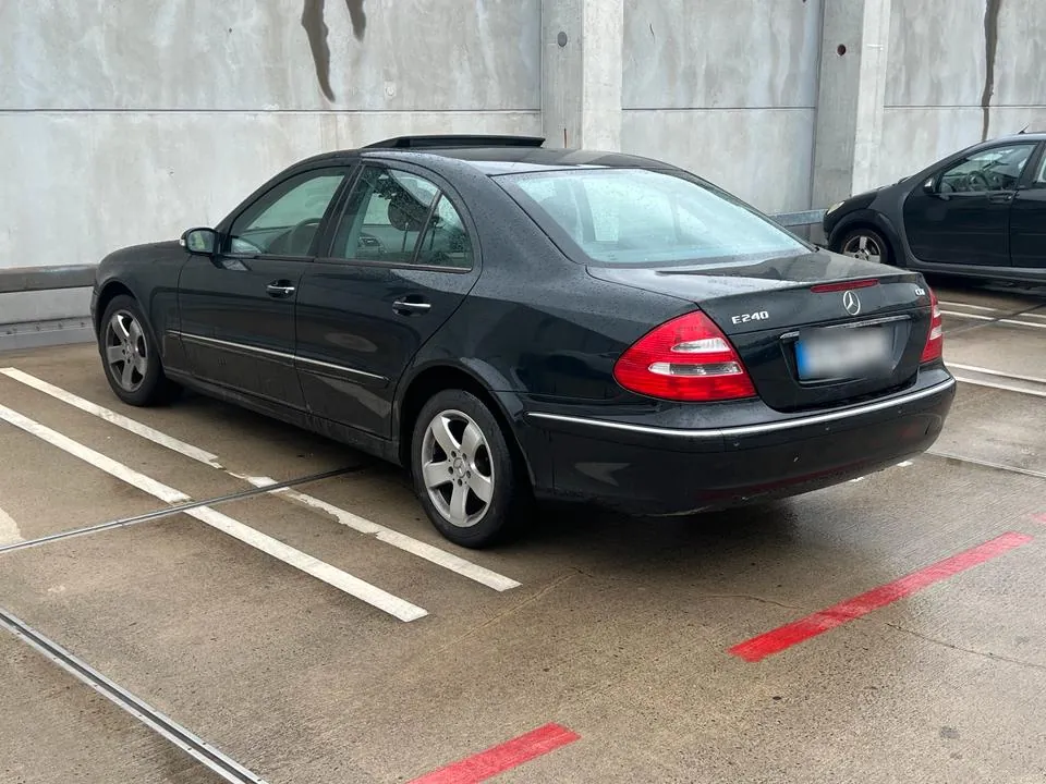 Mercedes-Benz E240