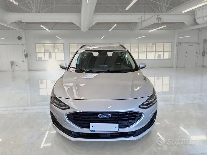 Ford Focus 2022 photo 2
