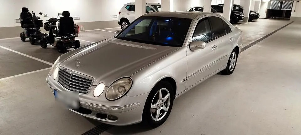 Mercedes-Benz E240
