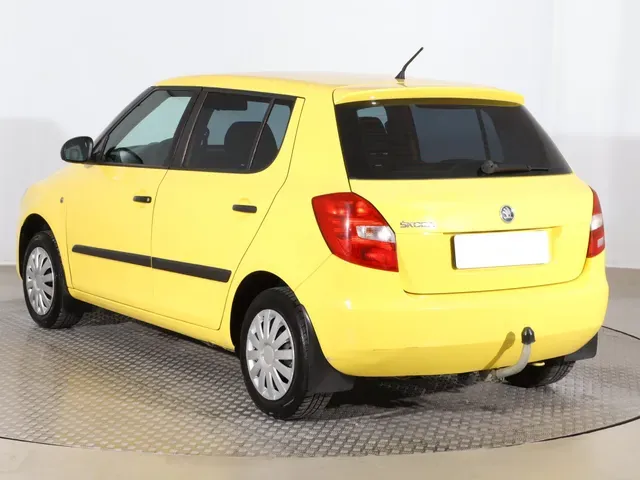 Skoda Fabia 2013 photo 3