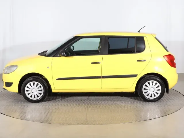 Skoda Fabia 2013 photo 2