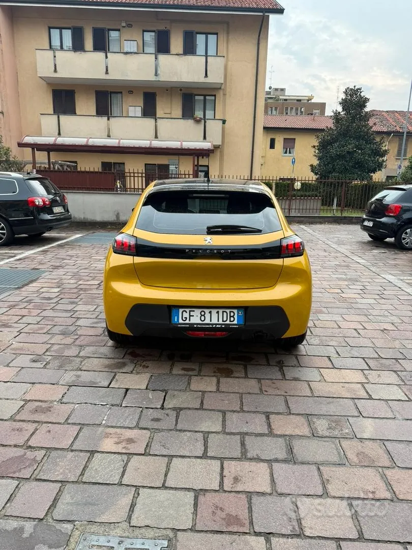 Peugeot 208 2021 photo 2