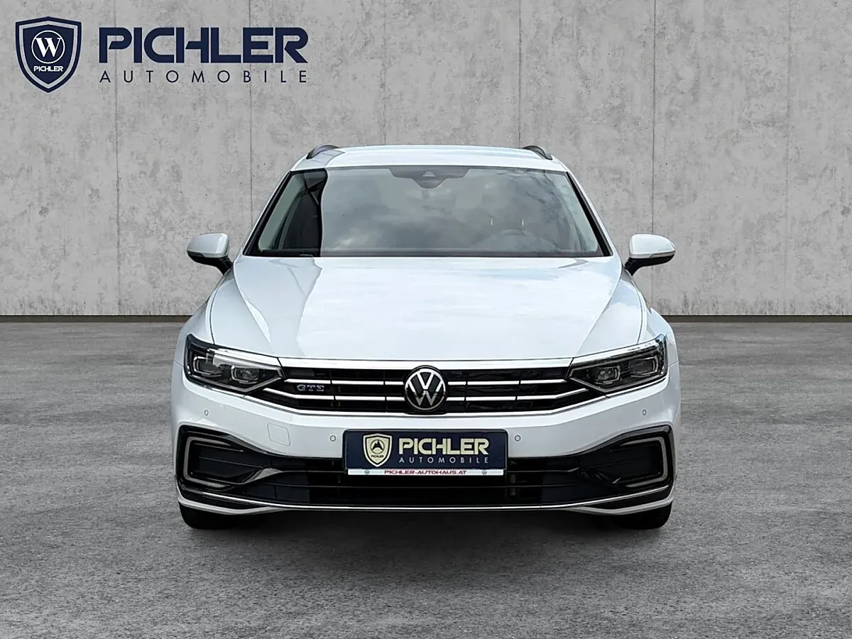 Volkswagen Passat 2022 photo 2