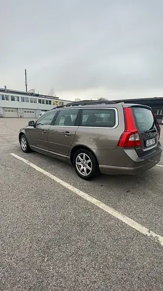 Volvo V70 2011 photo 2
