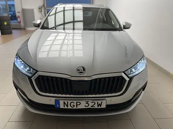 Skoda Octavia 2024 photo 2