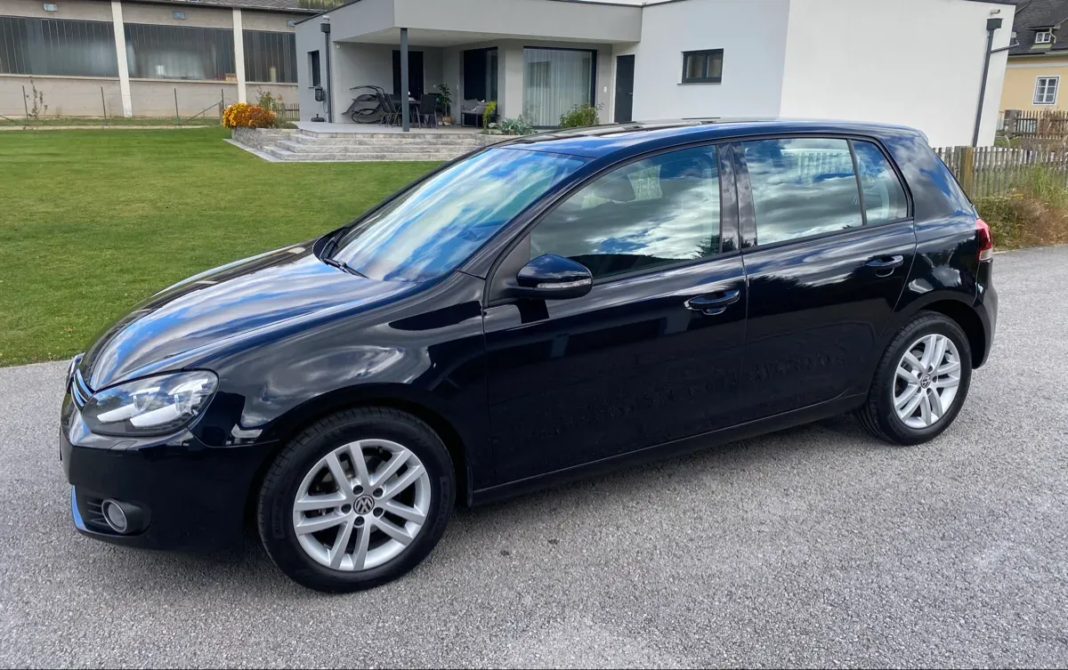Volkswagen Golf 2011 photo 2