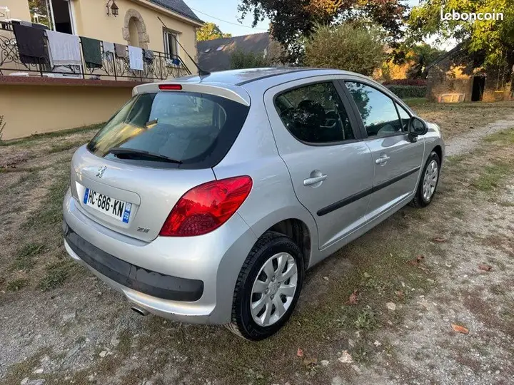 Peugeot 207 2008 photo 3