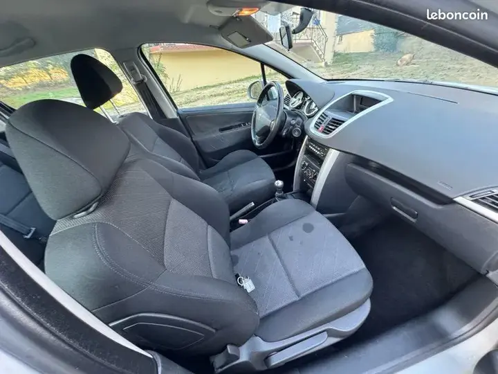 Peugeot 207 2008 photo 5