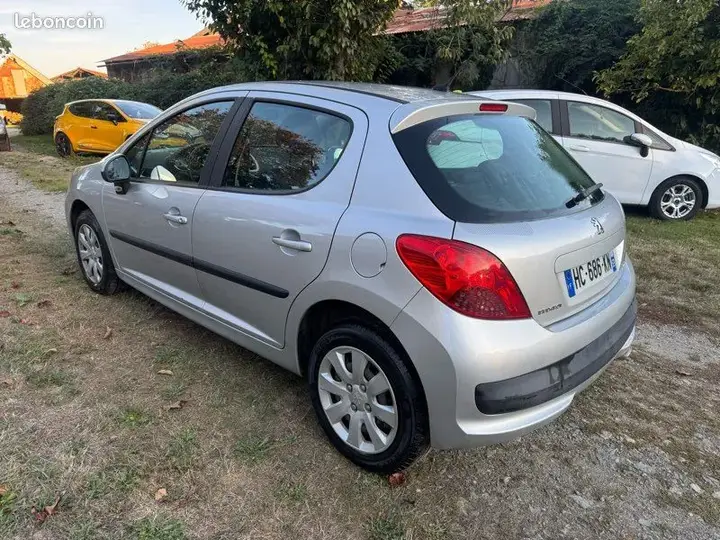 Peugeot 207 2008 photo 4