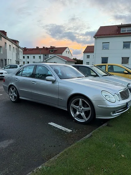 Mercedes-Benz E200