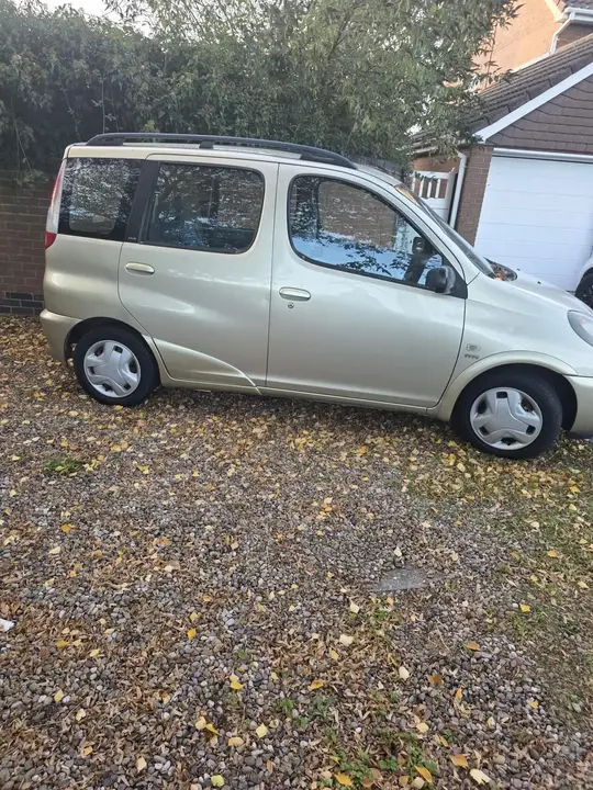 Toyota Yaris Verso 2002 photo 2