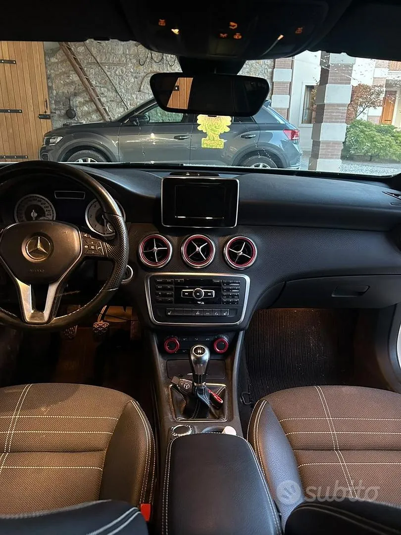 Mercedes-Benz A 180 2015 photo 4