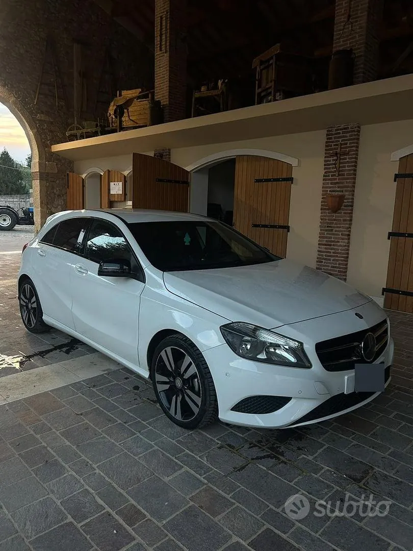 Mercedes-Benz A 180 2015 photo 2