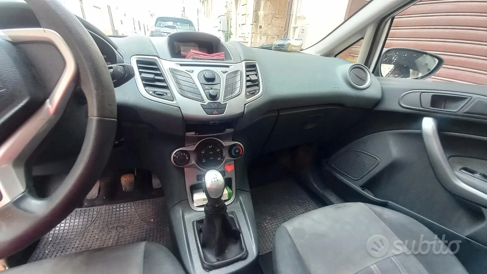 Ford Fiesta 2009 photo 2