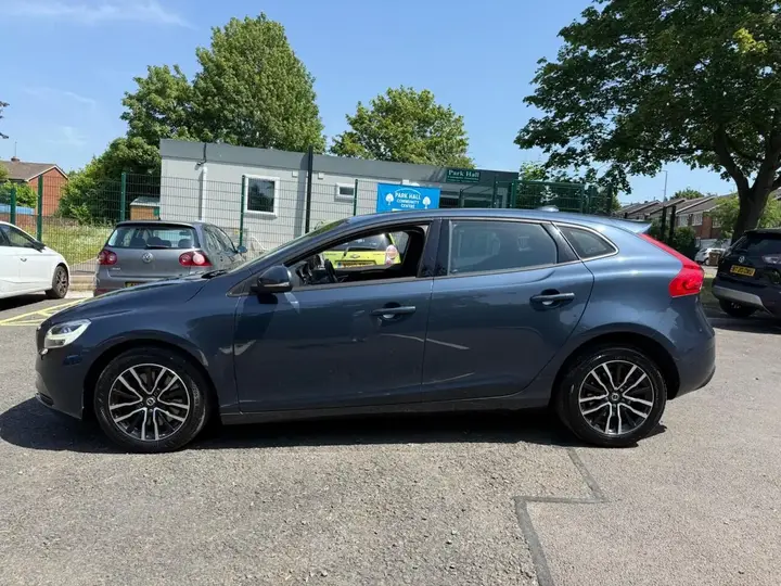 Volvo V40 2018 photo 2