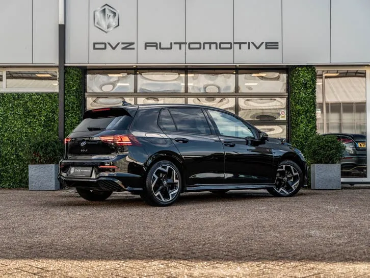 Volkswagen Golf 2025 photo 3