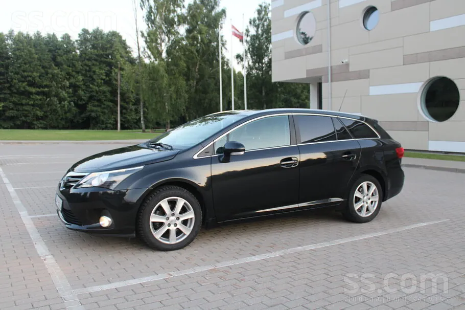 Toyota Avensis 2014 photo 2