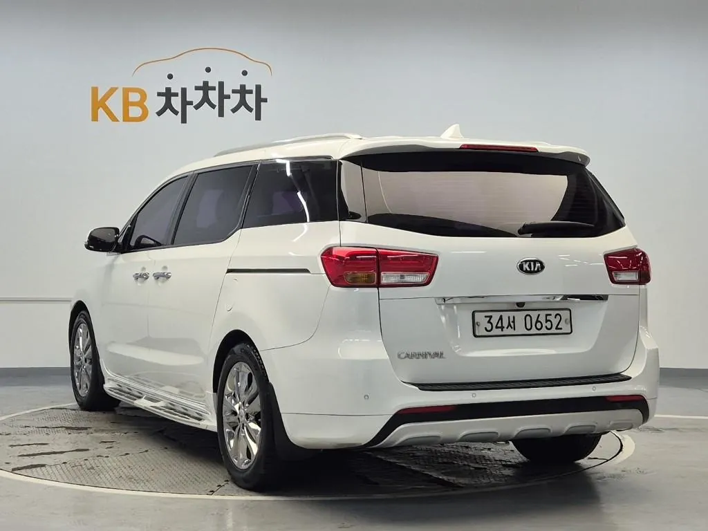 Kia Carnival 2016 photo 2