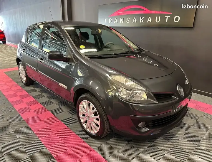 Renault Clio 2008 photo 2