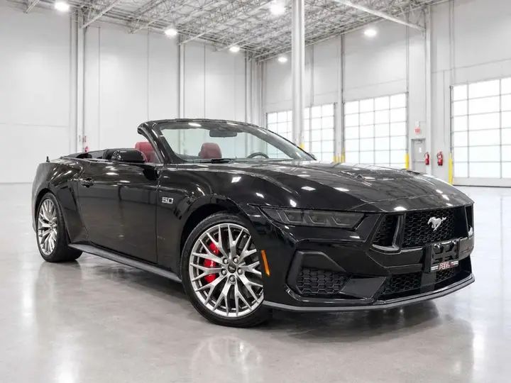 Ford Mustang 2025 photo 2