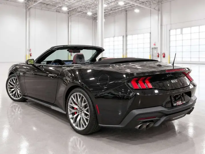 Ford Mustang 2025 photo 4
